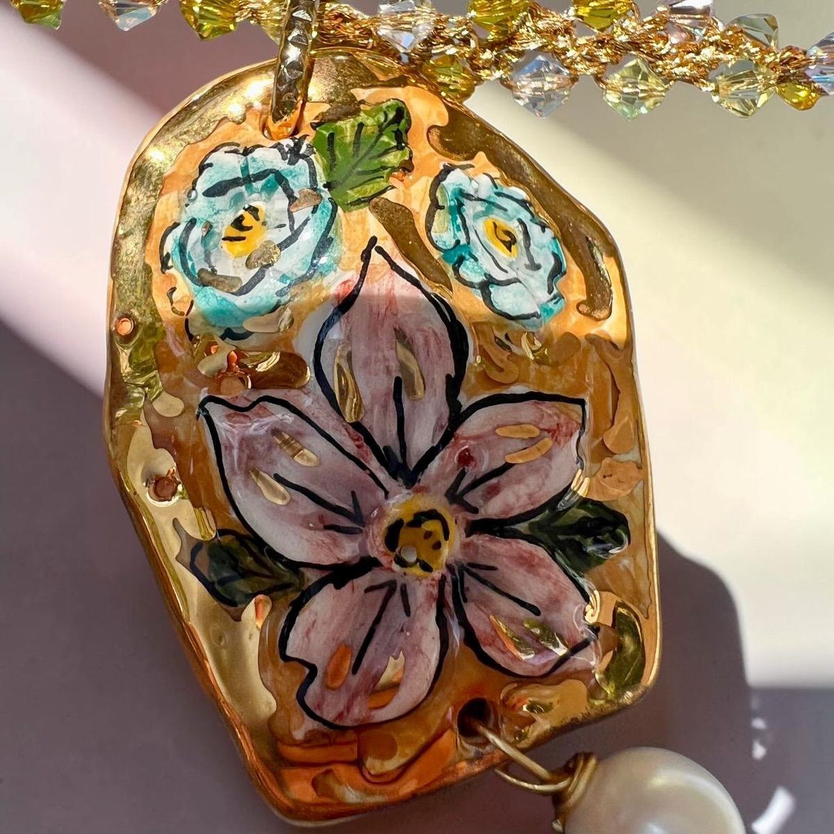Mediterranean Bloom – Sicilian Ceramic Pendant & Pearl Crochet Necklace